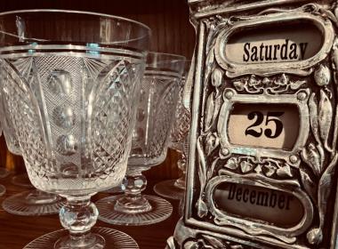 A guide to affordable antique Christmas gifts