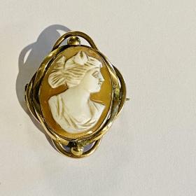 Victorian Shell Cameo Brooch