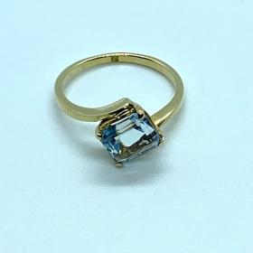 18ct Gold Aquamarine Ring